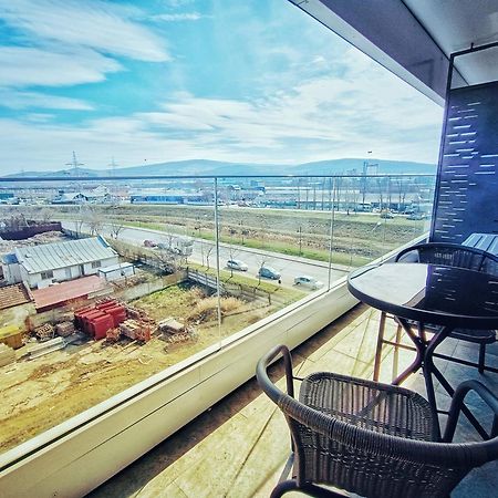 Super Apartments Near Airport With Shop & Free Parking Jászvásár Kültér fotó