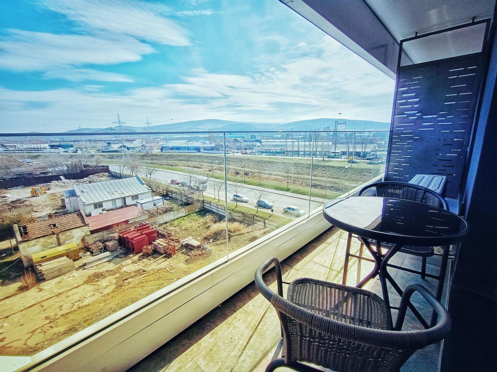 Super Apartments Near Airport With Shop & Free Parking Jászvásár Kültér fotó