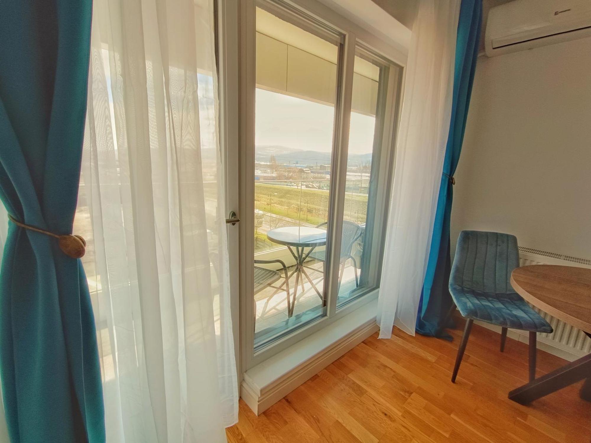Super Apartments Near Airport With Shop & Free Parking Jászvásár Kültér fotó